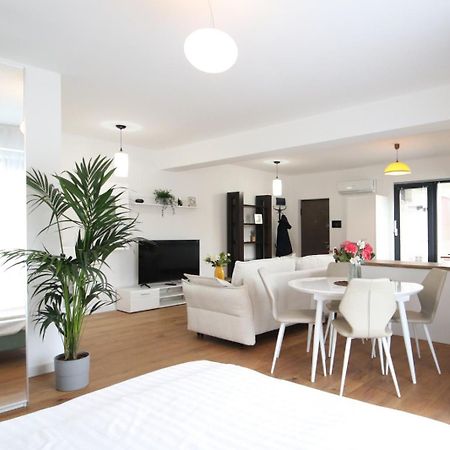 Nicolae Caramfil Apartment Bukares Bagian luar foto